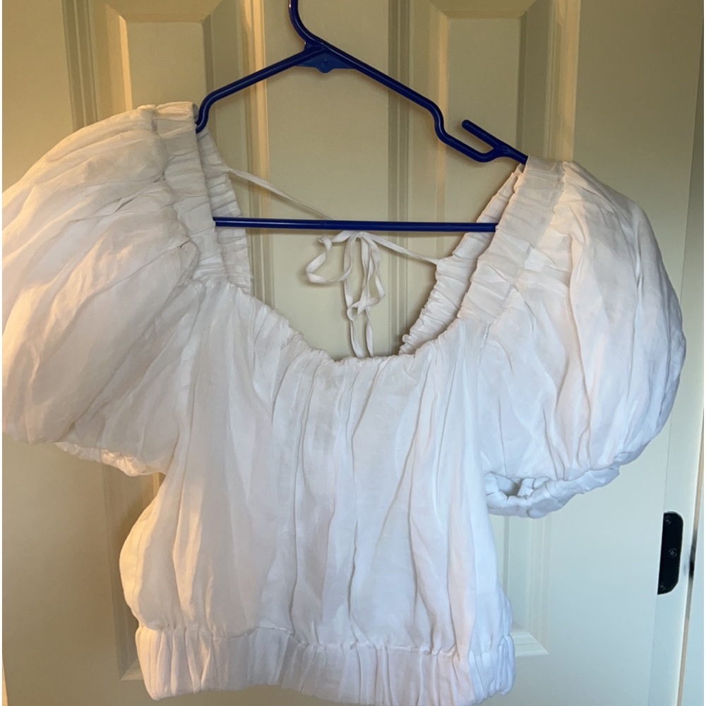White puff sleeve crop top